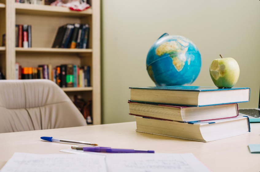 Pedagogi Profetik Holistik: Paradigma Pengembangan Pendidikan Guru Abad Ke-21